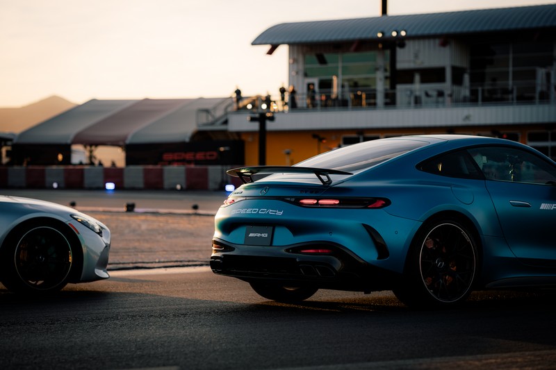 „The sky is the limit“: Mercedes-AMG GT Coupé sprintet in ungeahnte Höhen

The sky is the limit – Mercedes-AMG GT Coupé roars to new heights in powerful campaign film that is SO AMG