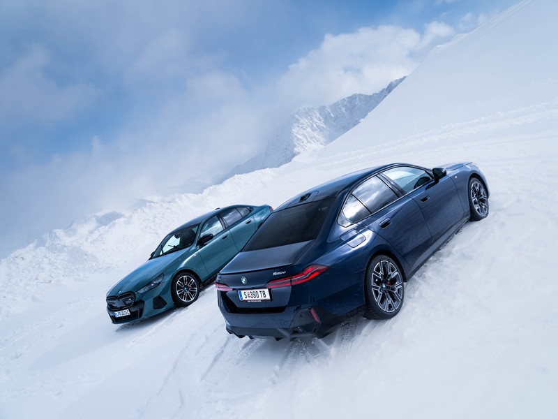 A BMW távolról vezérelt fejlesztési modellekkel tesztel az Alpokban (10)