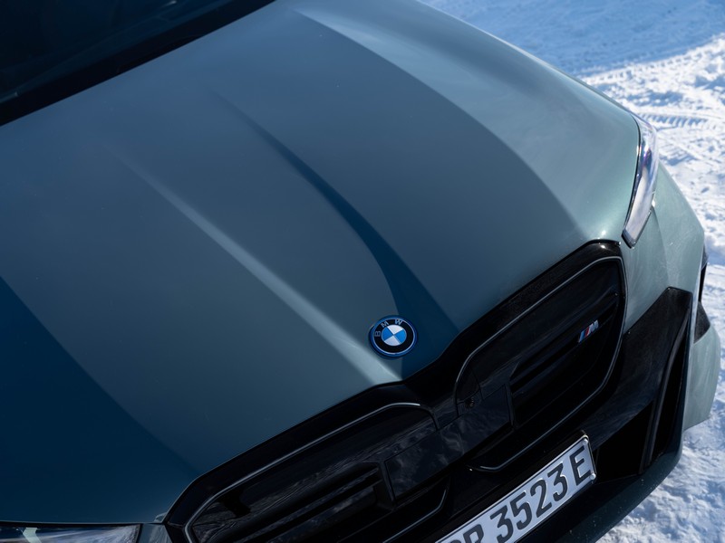 A BMW távolról vezérelt fejlesztési modellekkel tesztel az Alpokban (14)