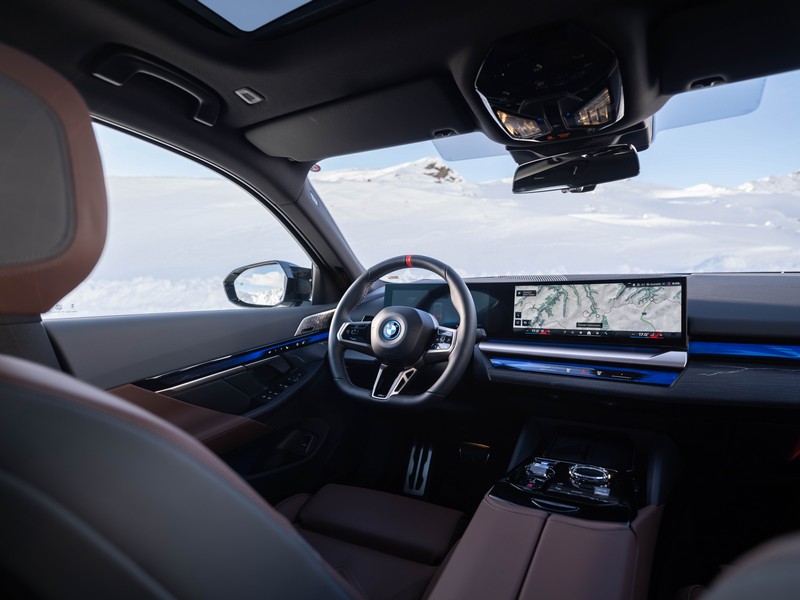 A BMW távolról vezérelt fejlesztési modellekkel tesztel az Alpokban (15)