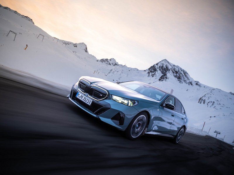 A BMW távolról vezérelt fejlesztési modellekkel tesztel az Alpokban (2)