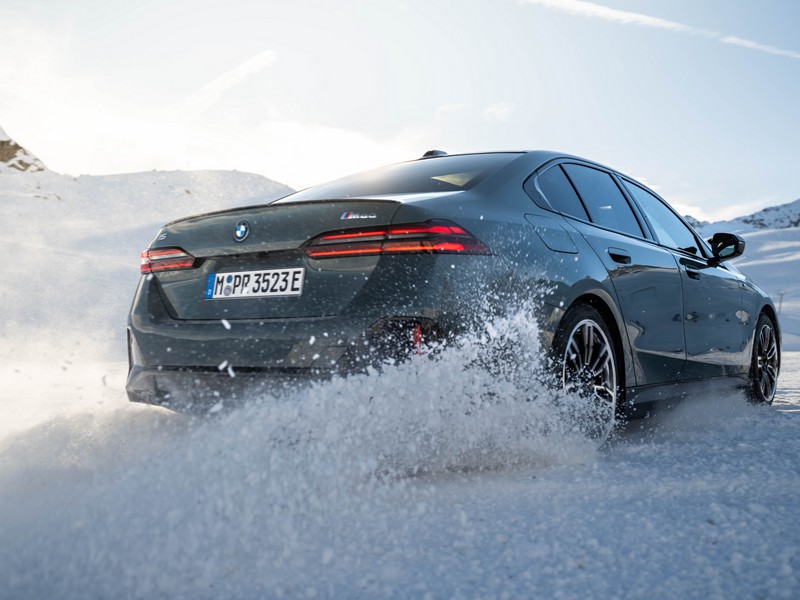 A BMW távolról vezérelt fejlesztési modellekkel tesztel az Alpokban (29)