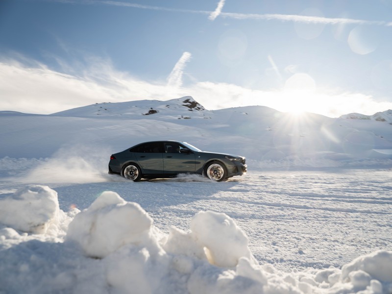 A BMW távolról vezérelt fejlesztési modellekkel tesztel az Alpokban (30)