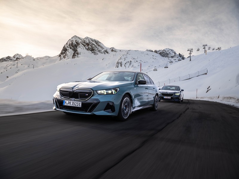 A BMW távolról vezérelt fejlesztési modellekkel tesztel az Alpokban (32)