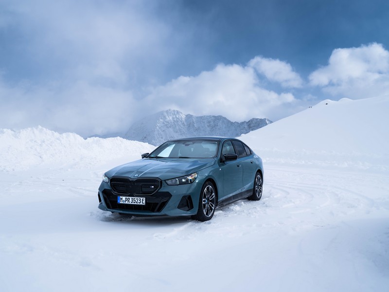 A BMW távolról vezérelt fejlesztési modellekkel tesztel az Alpokban (34)