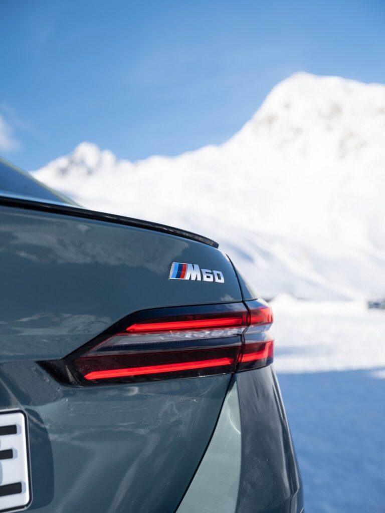 A BMW távolról vezérelt fejlesztési modellekkel tesztel az Alpokban (37)