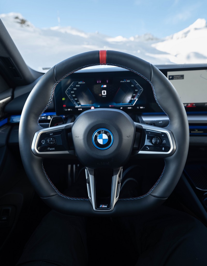 A BMW távolról vezérelt fejlesztési modellekkel tesztel az Alpokban (42)