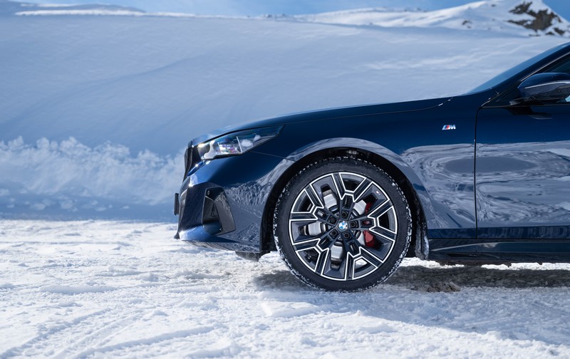 A BMW távolról vezérelt fejlesztési modellekkel tesztel az Alpokban (47)