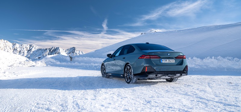 A BMW távolról vezérelt fejlesztési modellekkel tesztel az Alpokban (50)