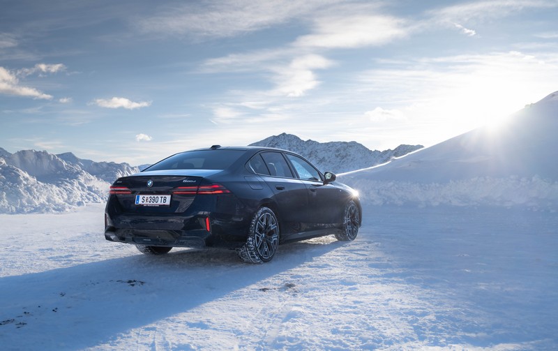 A BMW távolról vezérelt fejlesztési modellekkel tesztel az Alpokban (54)