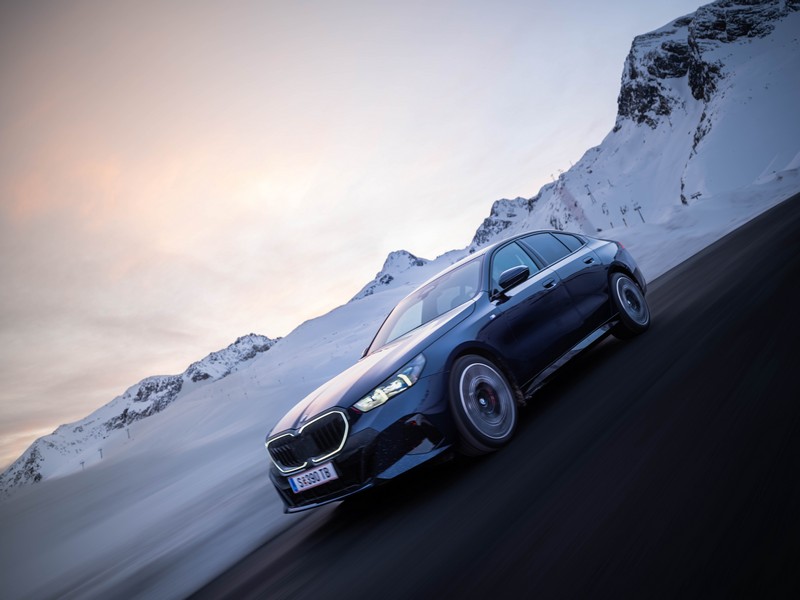 A BMW távolról vezérelt fejlesztési modellekkel tesztel az Alpokban (7)