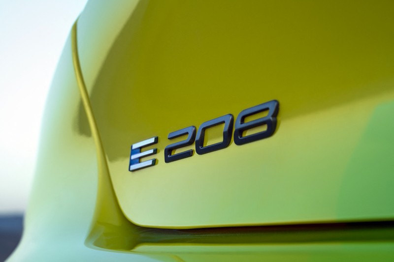 PEUGEOT_E_208__7