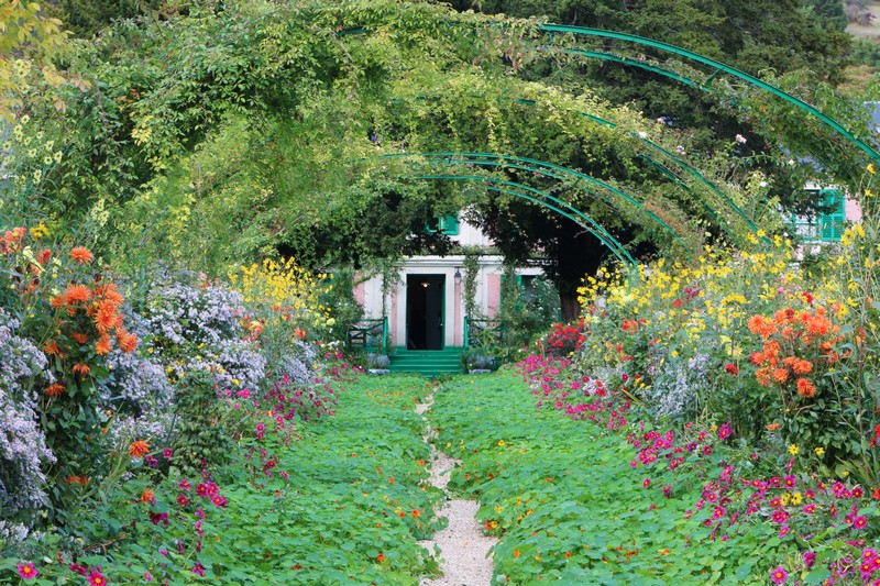 EOS Monet, Filming Giverny Garden © EXHIBITION ON SCREEN