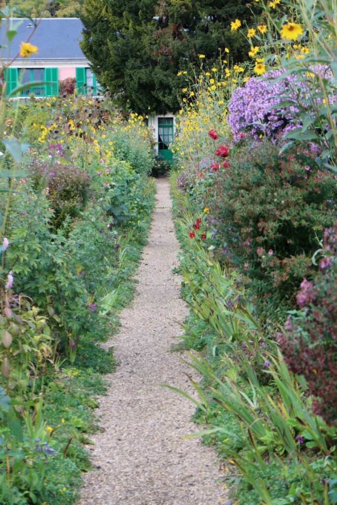 EOS Monet, Giverny Garden © EXHIBITION ON SCREEN