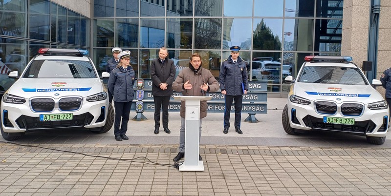 Rendőri felszereltségű elektromos autók beszerzése (13)