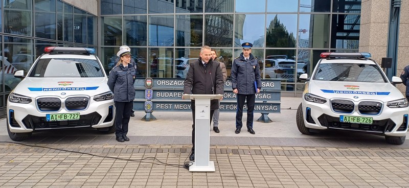 Rendőri felszereltségű elektromos autók beszerzése (17)