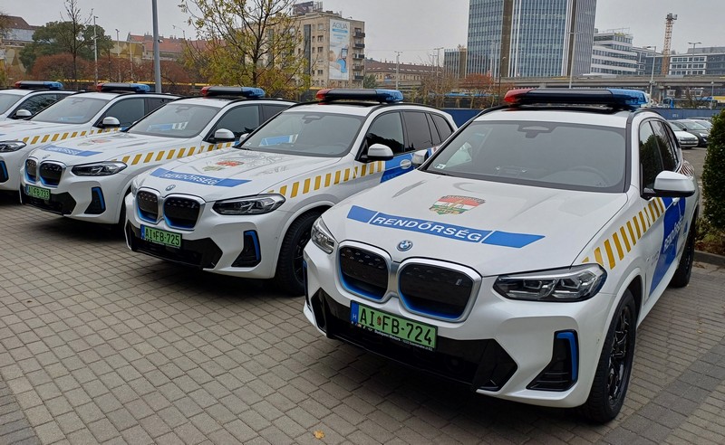 Rendőri felszereltségű elektromos autók beszerzése (9)